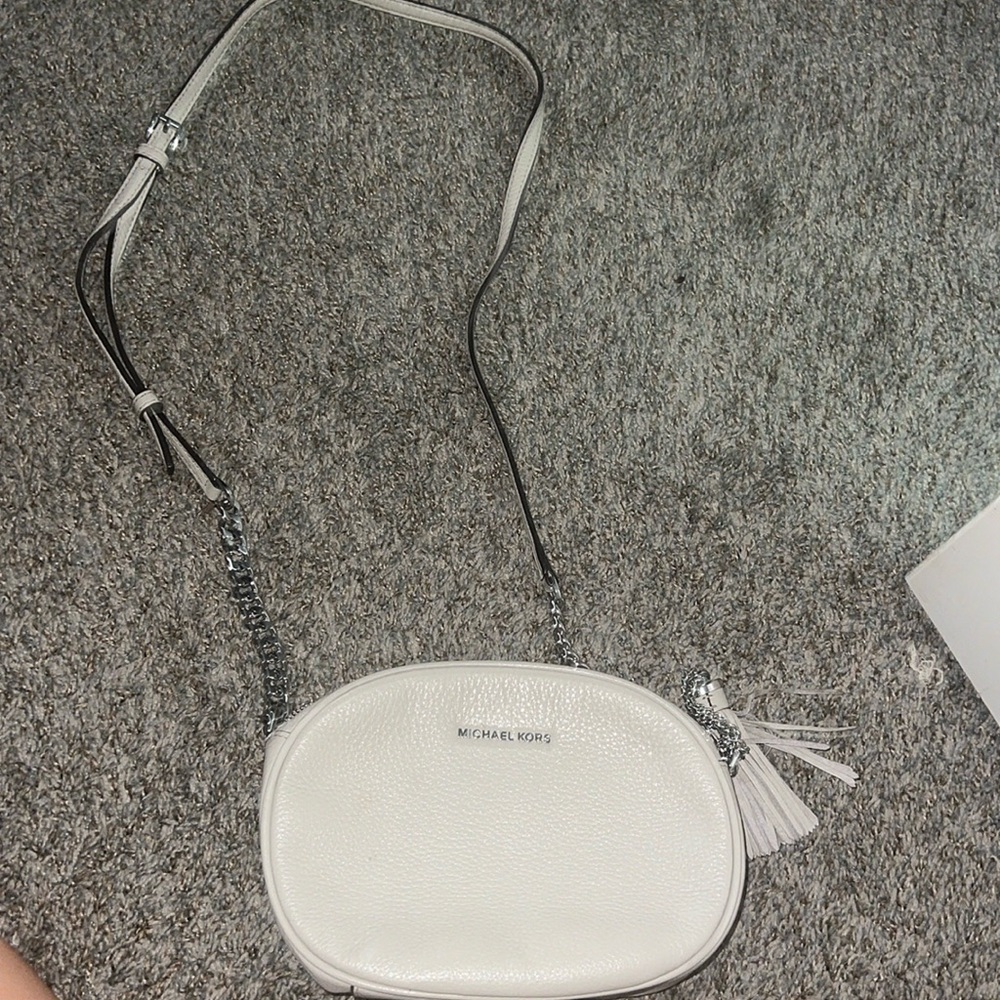 Micheal kors grey crossbody